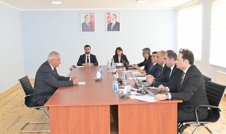 Elm və təhsil naziri Oğuzda vətəndaşları qəbul edib