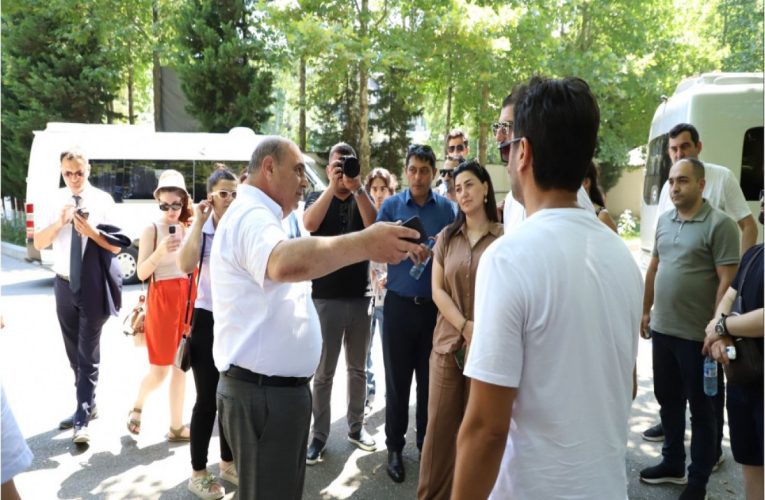 Aktual
                                                
                                                    21 İyul 2025, 13:40                                                
                                            
                                            
                                                
AHİK-in istirahət mərkəzlərinə mediatur təşkil edilib – FOTO