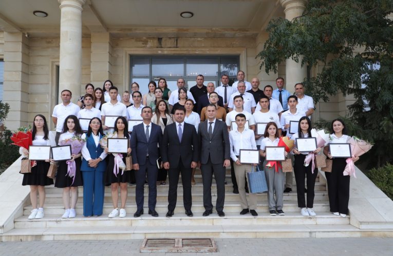 Neftçalanın icra başçısı yüksək bal toplayan məzunlarla görüşüb – FOTO