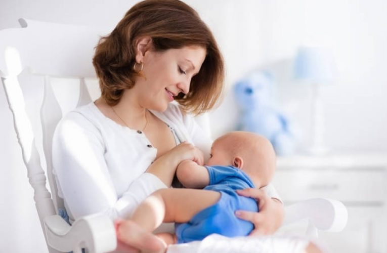 Azərbaycanda ana südü ilə qidalanan körpələrin sayı AZALIR