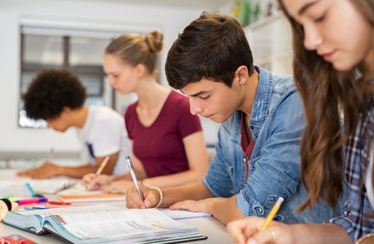 Tələbələr bu hallarda təhsillərini dondura bilərlər – RƏSMİ