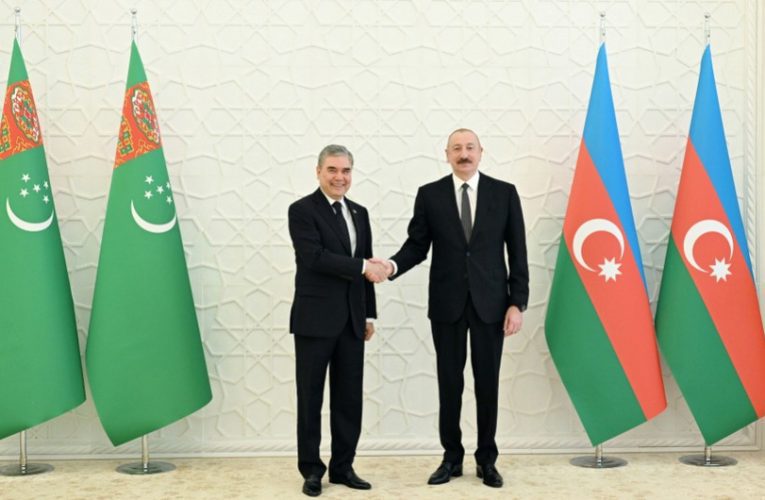 İlham Əliyev Qurbanqulu Berdiməhəmmədova zəng etdi