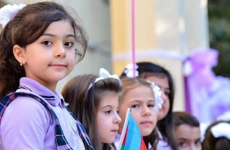 4000-dən çox şagird məktəbini dəyişmək istəyir