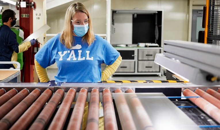 Apple smartfon və saat istehsalını qismən ABŞ-yə köçürür