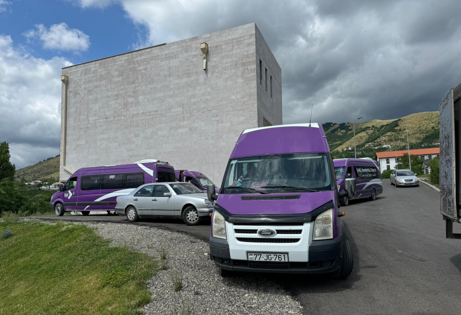 Köç karvanı Laçın şəhərinə çatıb