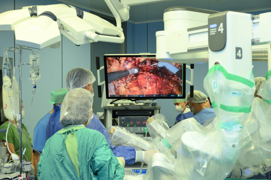 Azərbaycanda ilk dəfə robotik cərrahiyyə əməliyyatları keçirilir – FOTOLAR
