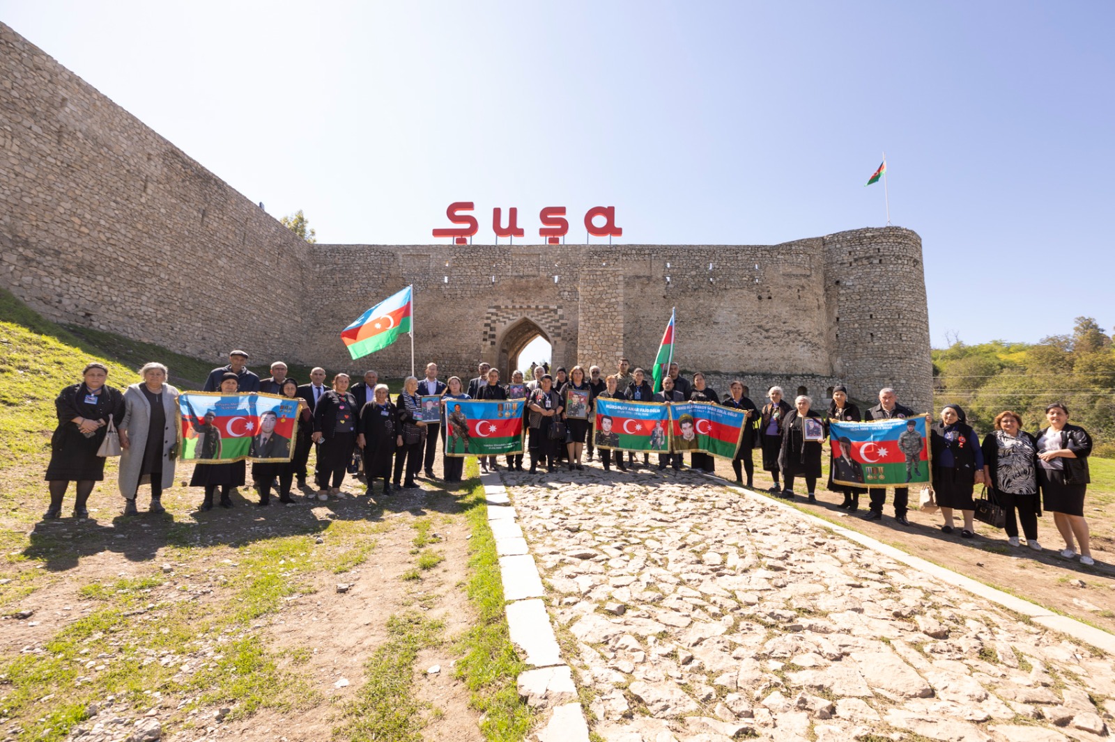 Aktual
                                                
                                                    26 Sentyabr 2025, 17:13                                                
                                            
                                            
                                                
“AzerGold”un təşkilatçılığı ilə şəhid ailələrinin Şuşaya səfəri gerçəkləşdirildi – FOTOLAR