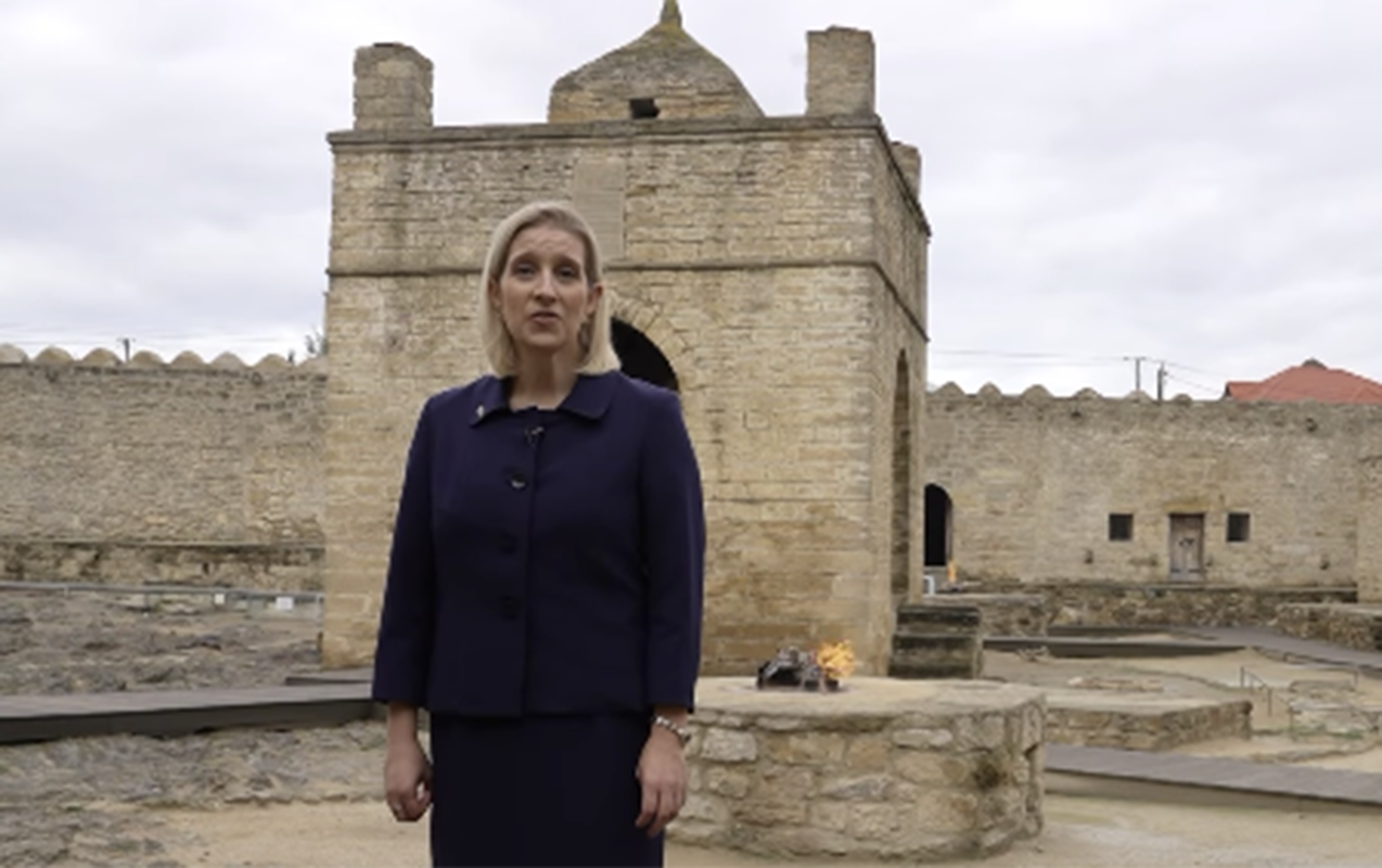 Yeni diplomat Azərbaycanla tanışlıq üçün Atəşgaha getdi