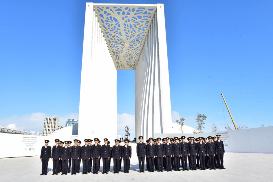 DİN-in hərbi qulluqçuları və polislər Zəfər parkında 