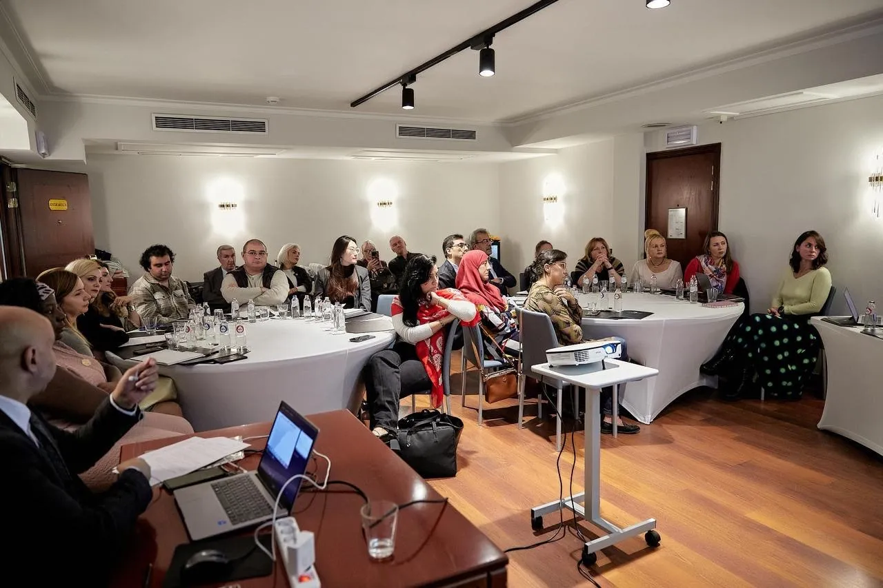 Aktual
                                                
                                                    9 Oktyabr 2025, 15:53                                                
                                            
                                            
                                                
Brüsseldə Qərbi azərbaycanlıların qayıdışı məsələləri müzakirə olundu – FOTO