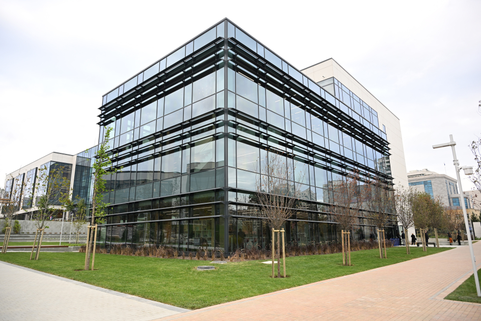 İtaliya-Azərbaycan universitetinə kim rəhbərlik edir?