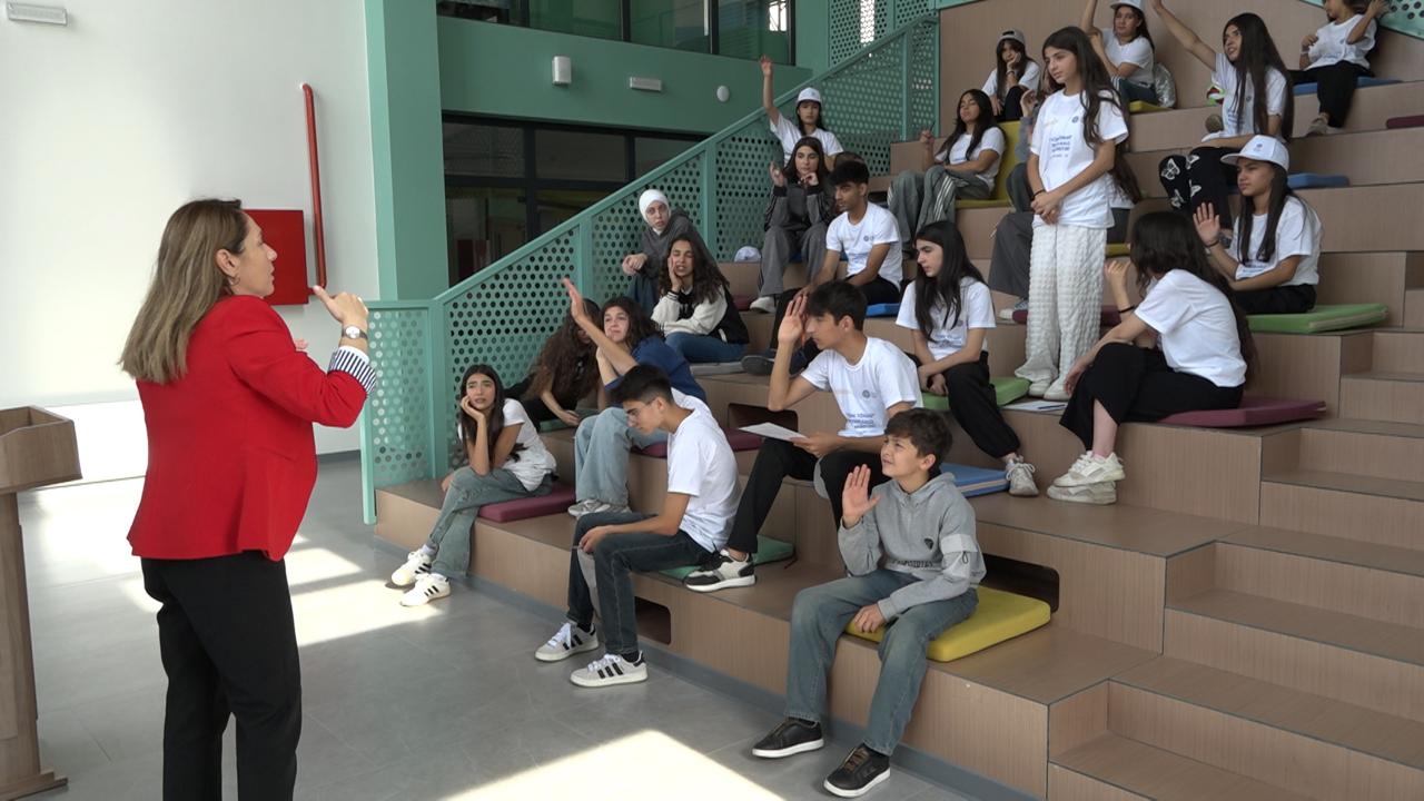 Aktual
                                                
                                                    29 Oktyabr 2025, 14:52                                                
                                            
                                            
                                                
“Türk törəsi” layihəsi şagirdlərin böyük marağına səbəb olub – FOTO