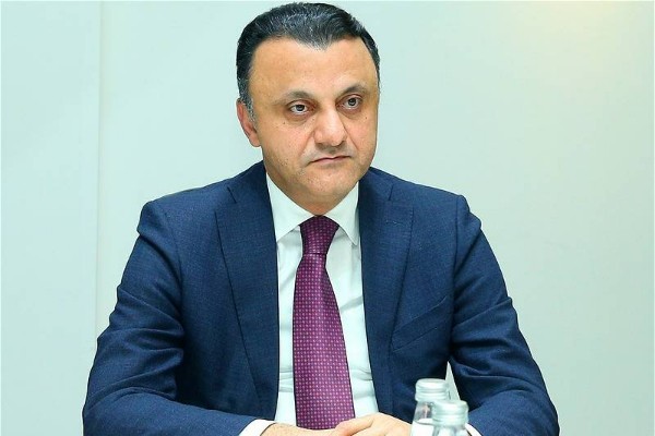 TƏBİB-in direktoru xəstəxanalardakı növbə problemindən DANIŞDI