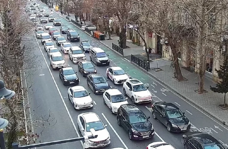 Paytaxtda tıxac olan küçələrin SİYAHISI