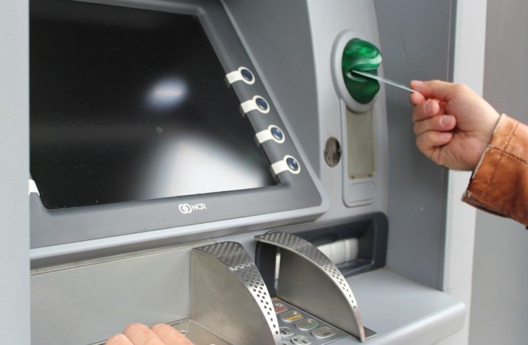 Bank kartından 5 min dollar oğurlayanlar həbs edildi