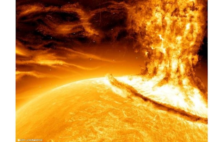 Günəşdə ardıcıl 3 güclü partlayış 