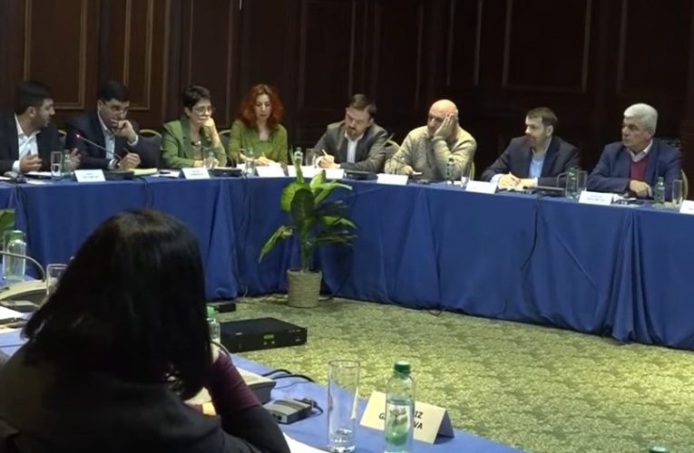 19 azərbaycanlı 20 erməni ilə nələri müzakirə edir? – VİDEO