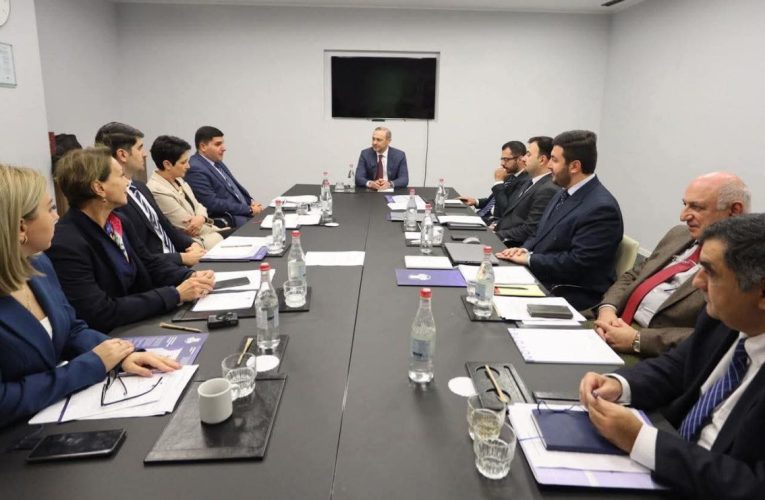 Armen Qriqoryan azərbaycanlı nümayəndələrə hesabat verdi