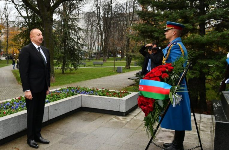 Prezident Belqradda Heydər Əliyevin abidələsini ziyarət etdi