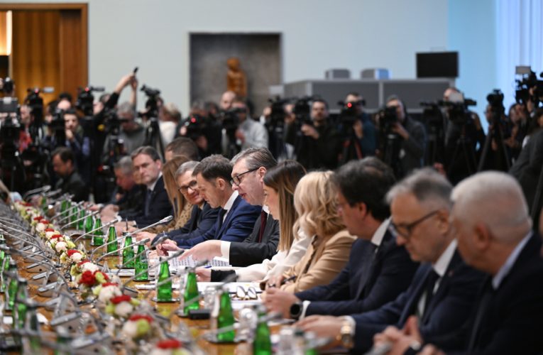 Vuçiç Azərbaycana GƏLƏCƏK