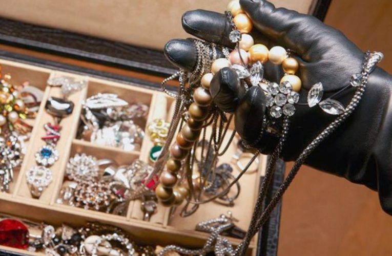 Bakıda mənzildən 30 min manatlıq qızıl oğurlandı – VİDEO