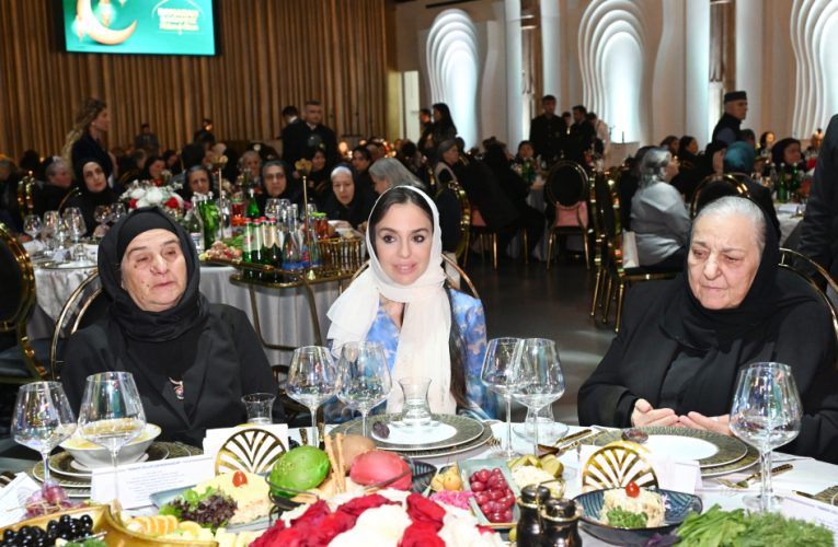 Şəhid analarının iştirakı ilə iftar süfrəsi  – FOTOLAR