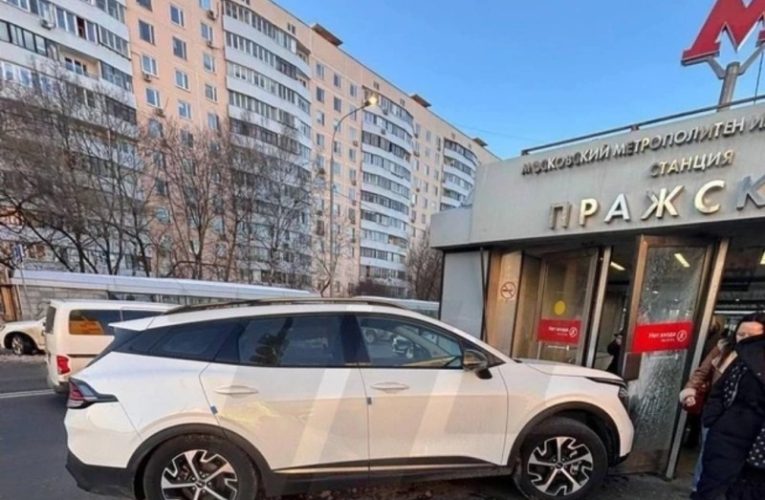 Moskvada səfirliyimizə aid avtomobil qəzaya uğradı