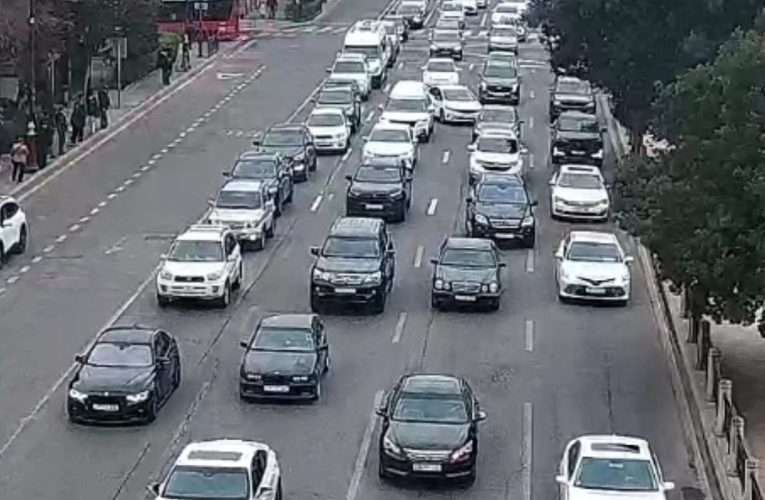 Həftənin ik iş gününün tıxaclı yolları – FOTOLAR