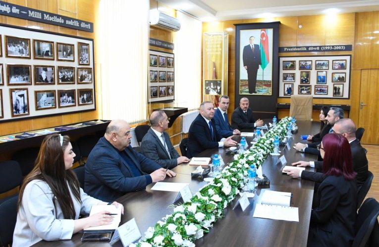 Aktual
                                                
                                                    Bu gün, 10:40                                                
                                            
                                            
                                                
Balıqçılıq və Akvakultura Mərkəzinin nümayəndə heyəti ADAU-da – FOTOLAR