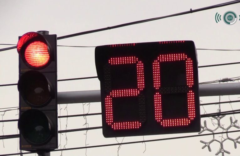 Bakıda işıqforlarda saniyəölçən tablolar yığışdırılır