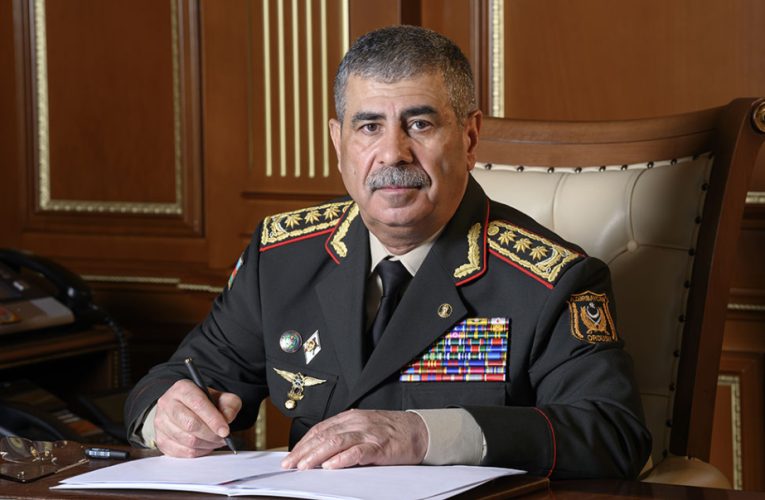 Nazir ordumuzun şəxsi heyətini təbrik etdi