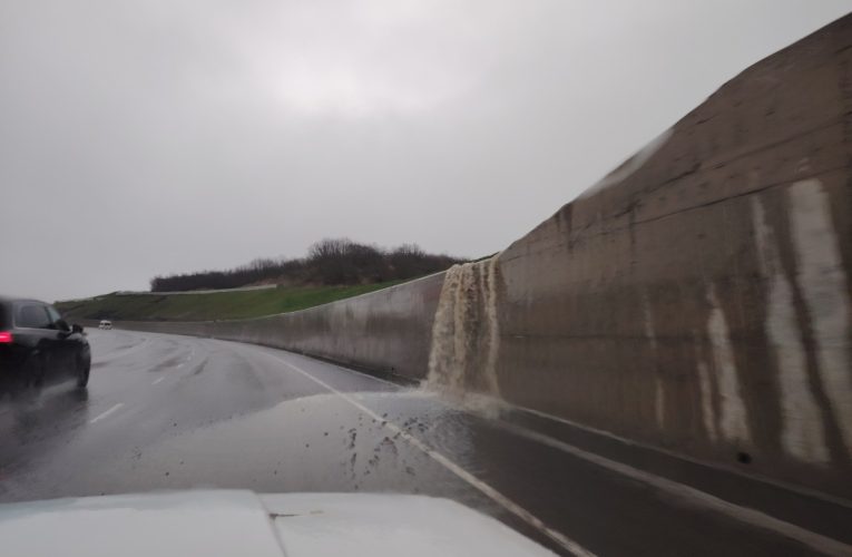 Leysan yağışlar maşınların hərəkətini çətinləşdirdi