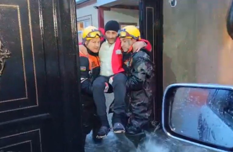 Su basmış ərazilərdən insanlar təxliyə edilir – VİDEO