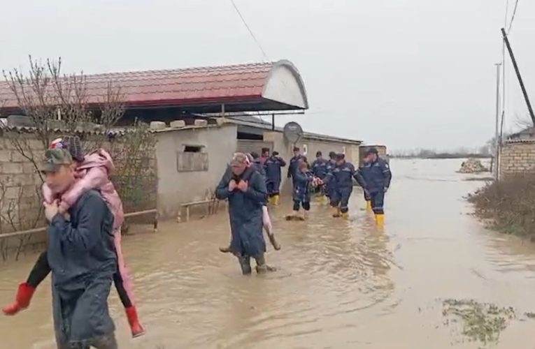 Xaçmazda köməksiz qalan 22 nəfər təxliyyə edildi – FOTO