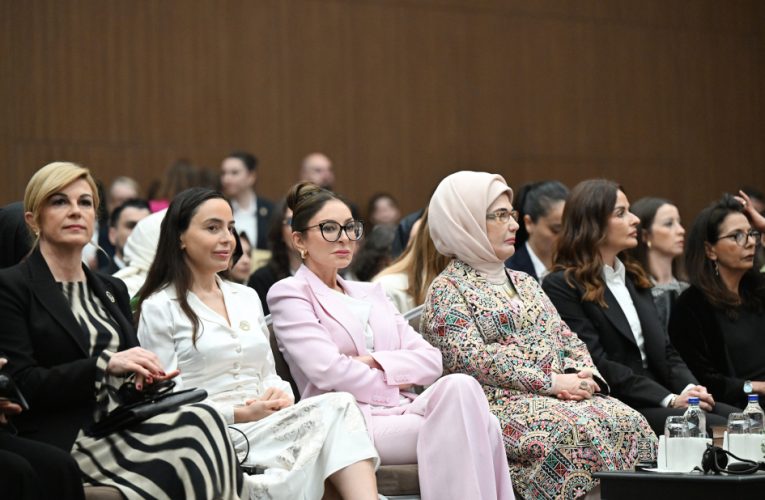 Mehriban Əliyeva Diplomatiya Forumunun panel iclasında – FOTOLAR