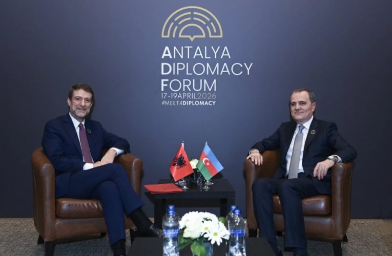 Ceyhun Bayramov albaniyalı həmkarı ilə GÖRÜŞDÜ