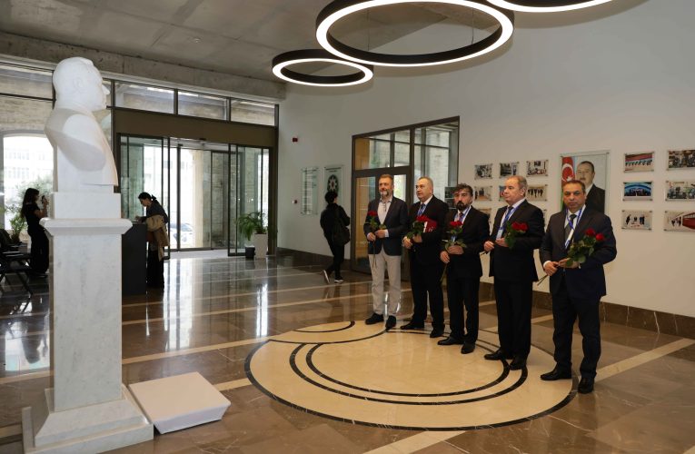 Aktual
                                                
                                                    Bu gün, 15:10                                                
                                            
                                            
                                                
UNEC-də beynəlxalq konfrans öz işinə başlayıb – FOTOLAR