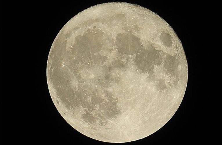 Çin Ayda iki yeni mineral kəşf edib