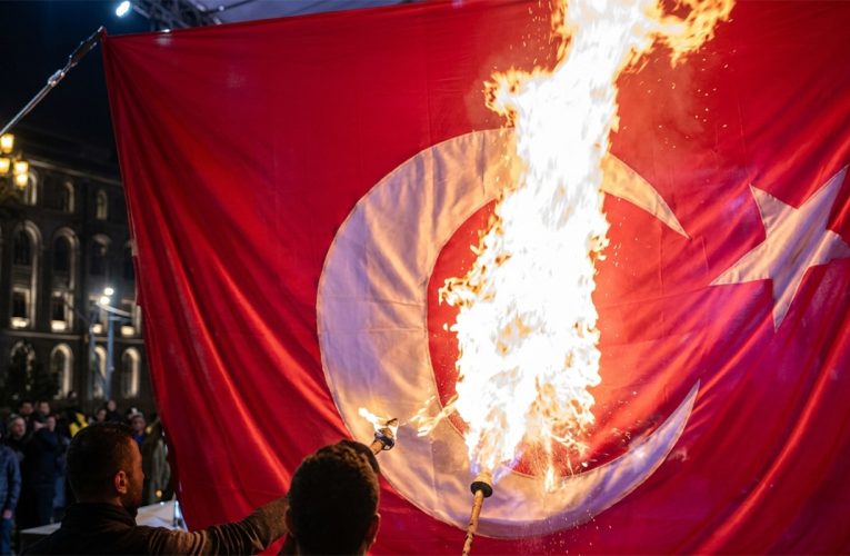 XİN-dən İrəvanda Türkiyə bayrağının yandırılmasına ETİRAZ