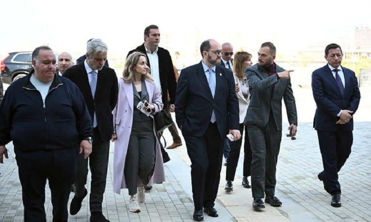Aktual
                                                
                                                    Bu gün, 16:55                                                
                                            
                                            
                                                
Arayik Harutyunyana hesabat verdilər