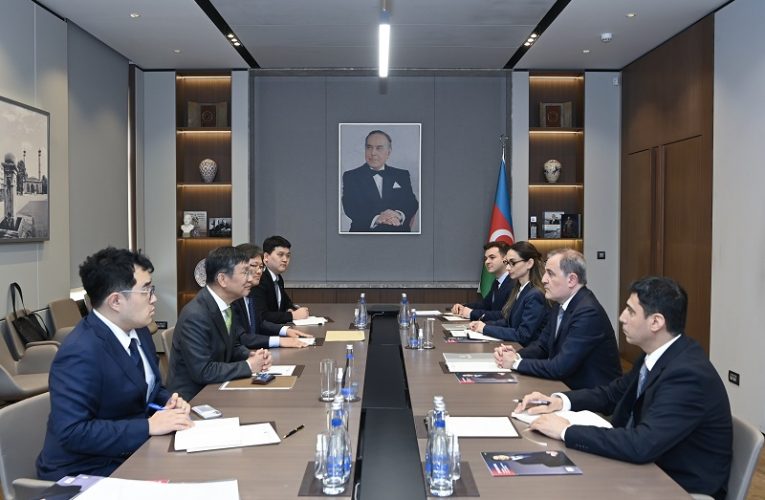 Ceyhun Bayramov koreyalı hakimi qəbul edib