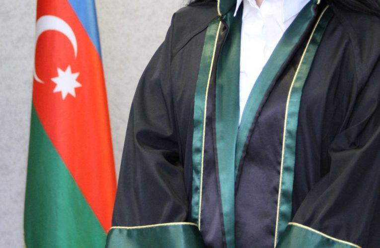 Azərbaycanda bir vəkil töhmət aldı, 2-si isə cərimələndi
