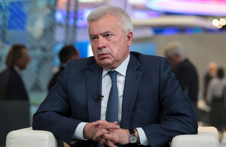Azərbaycanlı milyarder 1 gündə 51 milyon dollar itirdi