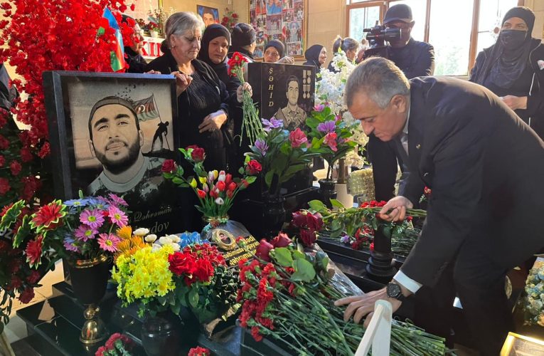 Aktual
                                                
                                                    6 May 2026, 15:57                                                
                                            
                                            
                                                
Abşeronda şəhidlər anılıb, ailə üzvlərinə baş çəkilib – FOTOLAR