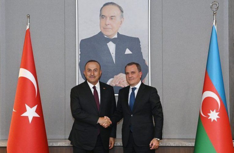 Ceyhun Bayramov Mevlüt Çavışoğluna zəng etdi