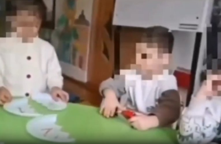 Bağçada uşaqları təhqir edən tərbiyəçi işdən çıxarıldı – VİDEO