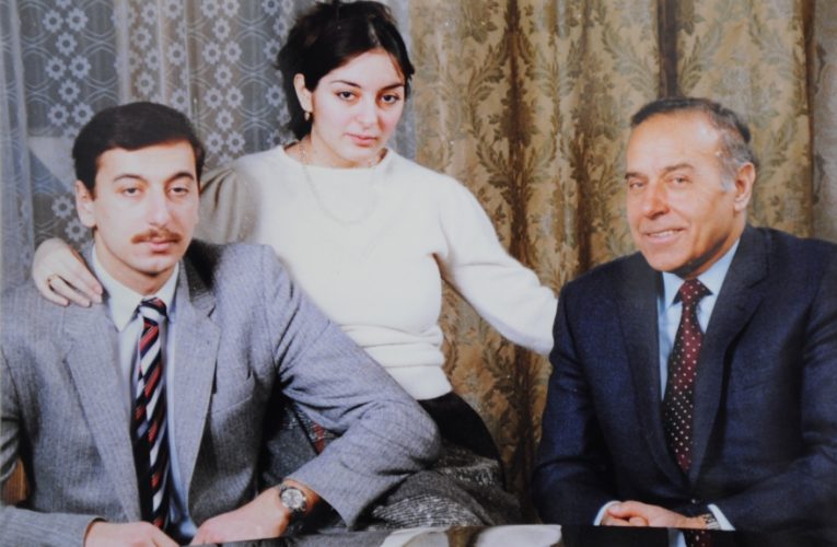 Nə üçün Mehriban xanım Əliyeva Ulu öndər haqqında arzuladığı kitabı hələ oxumayıb?