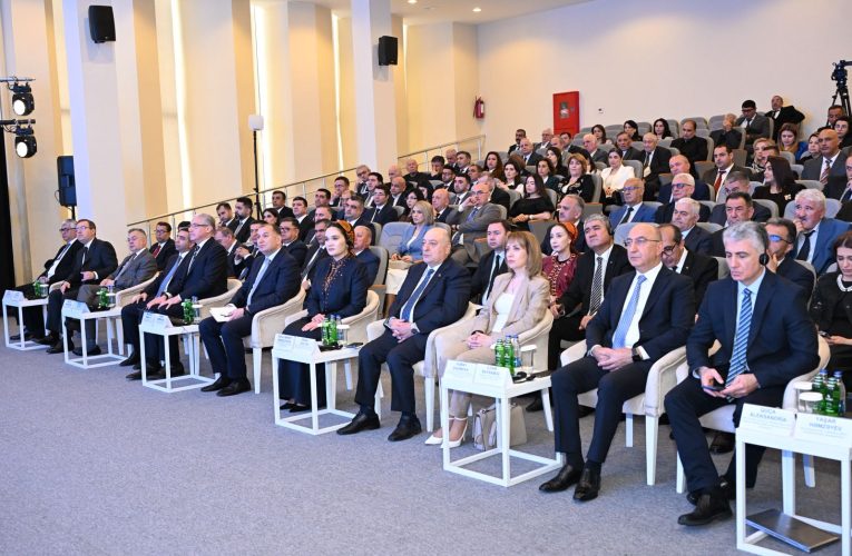 Aktual
                                                
                                                    Bu gün, 16:44                                                
                                            
                                            
                                                
Həmkarlar ittifaqları iqlim dəyişikliyi ilə mübarizədə birləşdi – FOTO