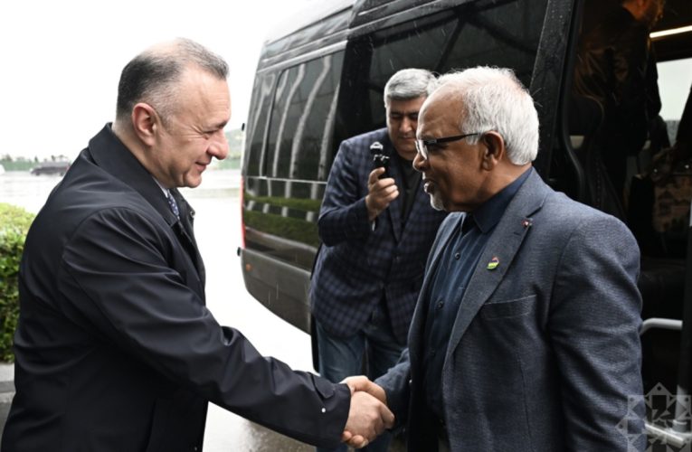 Mavriki Prezidenti Azərbaycana gəldi