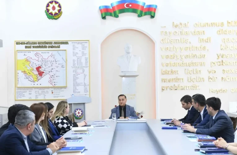 Aktual
                                                
                                                    21 May 2026, 17:50                                                
                                            
                                            
                                                
Ədəbi dil normalarının tətbiqinə dair təlim – FOTO